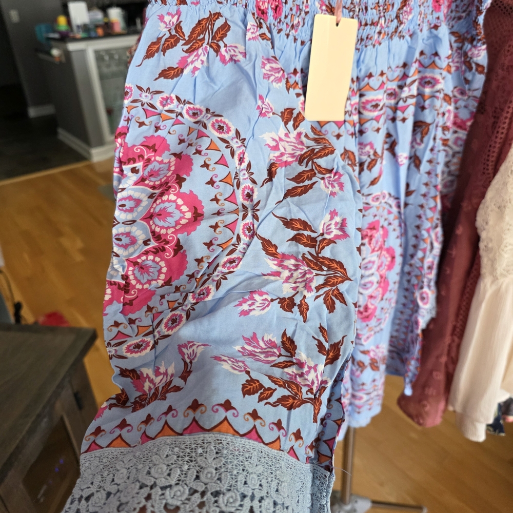 Entro Floral Top in Blue and Pink - Picture 4 of 7